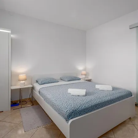 Apartment Marica 2 *